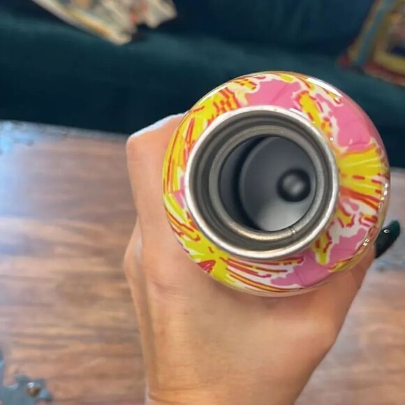 Lilly Pulitzer “Squeeze the Day” 24 oz. Stainless Steel Water Bottle! - Picture 5 of 5